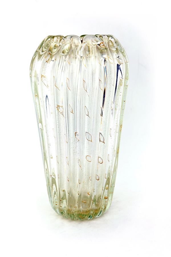 Vaso in vetro incolore con inclusioni dorate, arte vetraria muranese