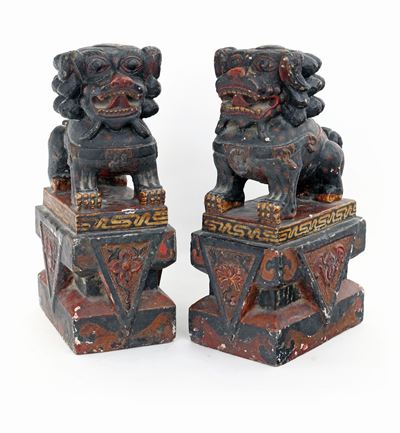 Coppia di Leoni Guardiani Buddisti in Pietra Dipinta