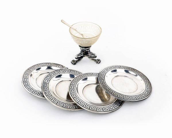 Saliera con cucchiaino e quattro piattini in alpacca  - Asta Asta a Tempo a Libera Offerta - Arredi per la Tavola in Silver Plated - Casa d'Aste Arcadia