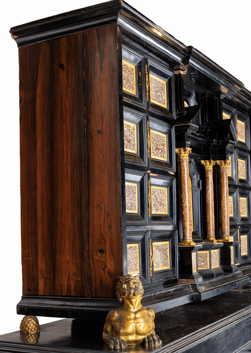 Grande Stipo Monetiere in Legno di Noce Ebanizzato, Italia Centrale, XVII Secolo
