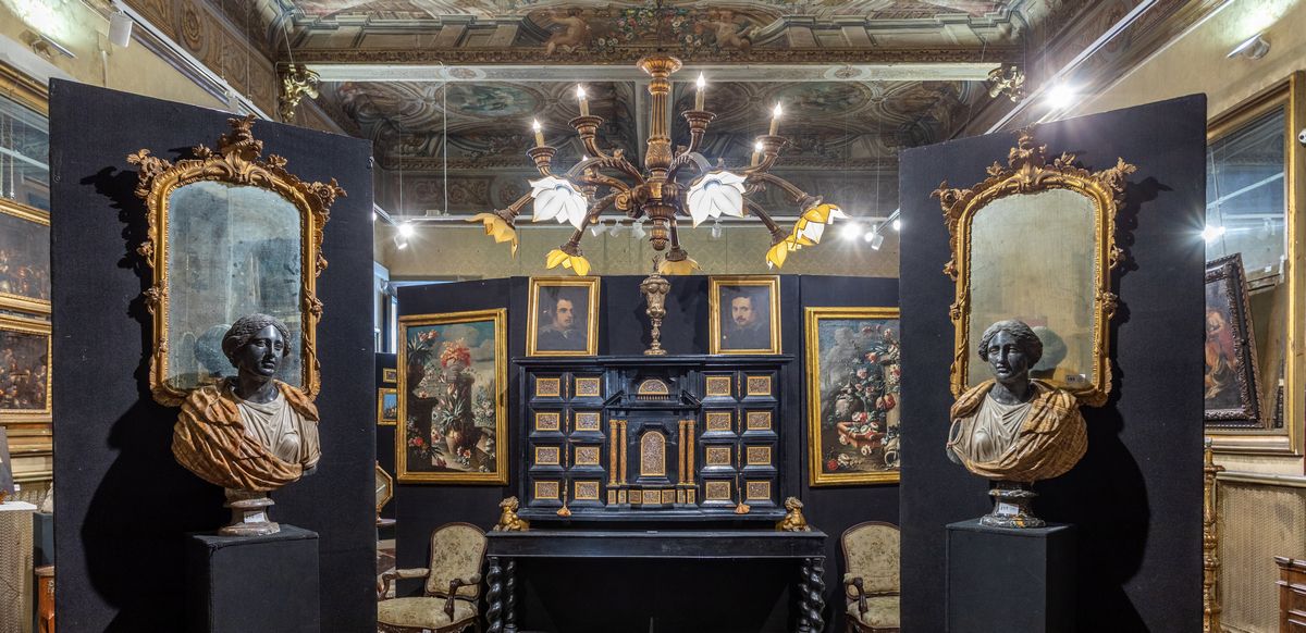 Grande Stipo Monetiere in Legno di Noce Ebanizzato, Italia Centrale, XVII Secolo