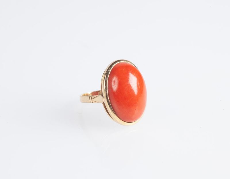 Anello in Oro e Corallo