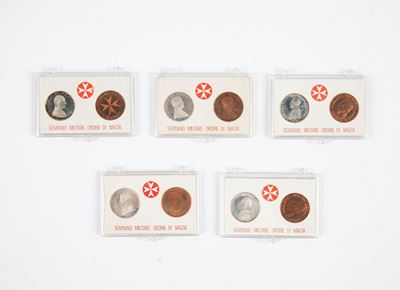 Lotto di 5 Dittici 9 Tarì e 10 Grani 1975, 1976, 1977, 1979 e 1980 Sovrano Militare Ordine di Mal...
