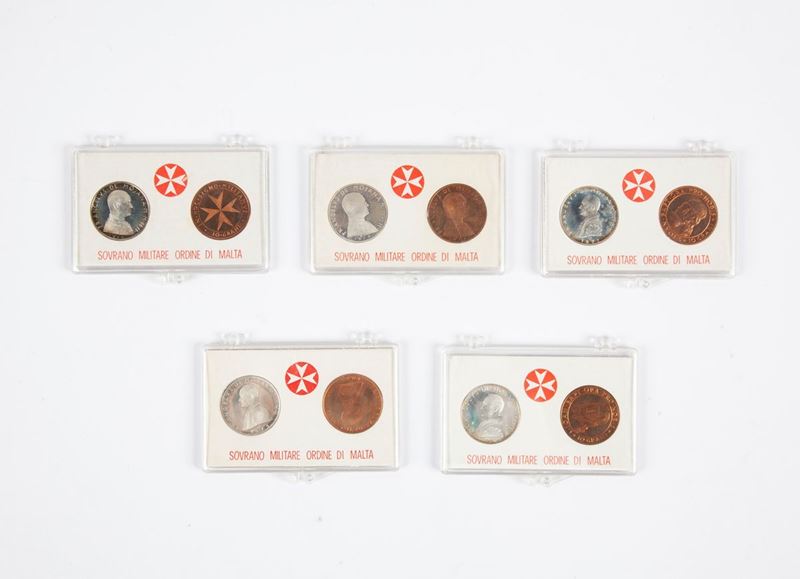 Lotto di 5 Dittici 9 Tarì e 10 Grani 1975, 1976, 1977, 1979 e 1980 Sovrano Militare Ordine di Mal...