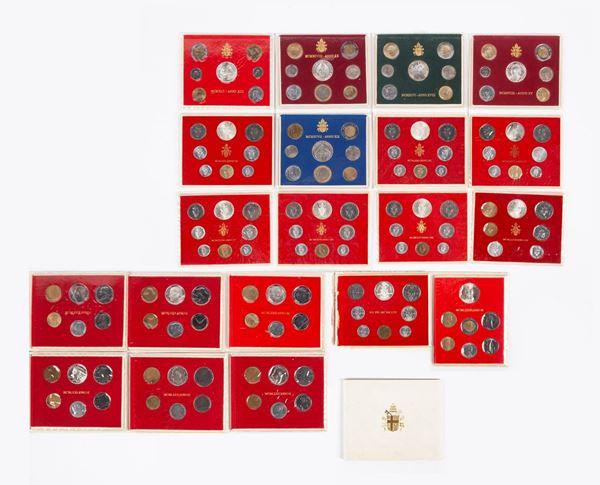Lotto 21 serie divisionali: Anno IX, XI, XII, XIII, XIV, XV, XVI e Anno Santo 1975 Paolo VI; 1979, 1980 (4), 1981 (2), 1982, 1991, 1993, 1996, 1997 e 1998 Giovanni Paolo II Città del Vaticano