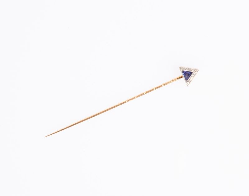 Spillone Massonico in Oro 18 Kt con Zaffiro e Diamanti della Fine XIX - Inizi XX Secolo
