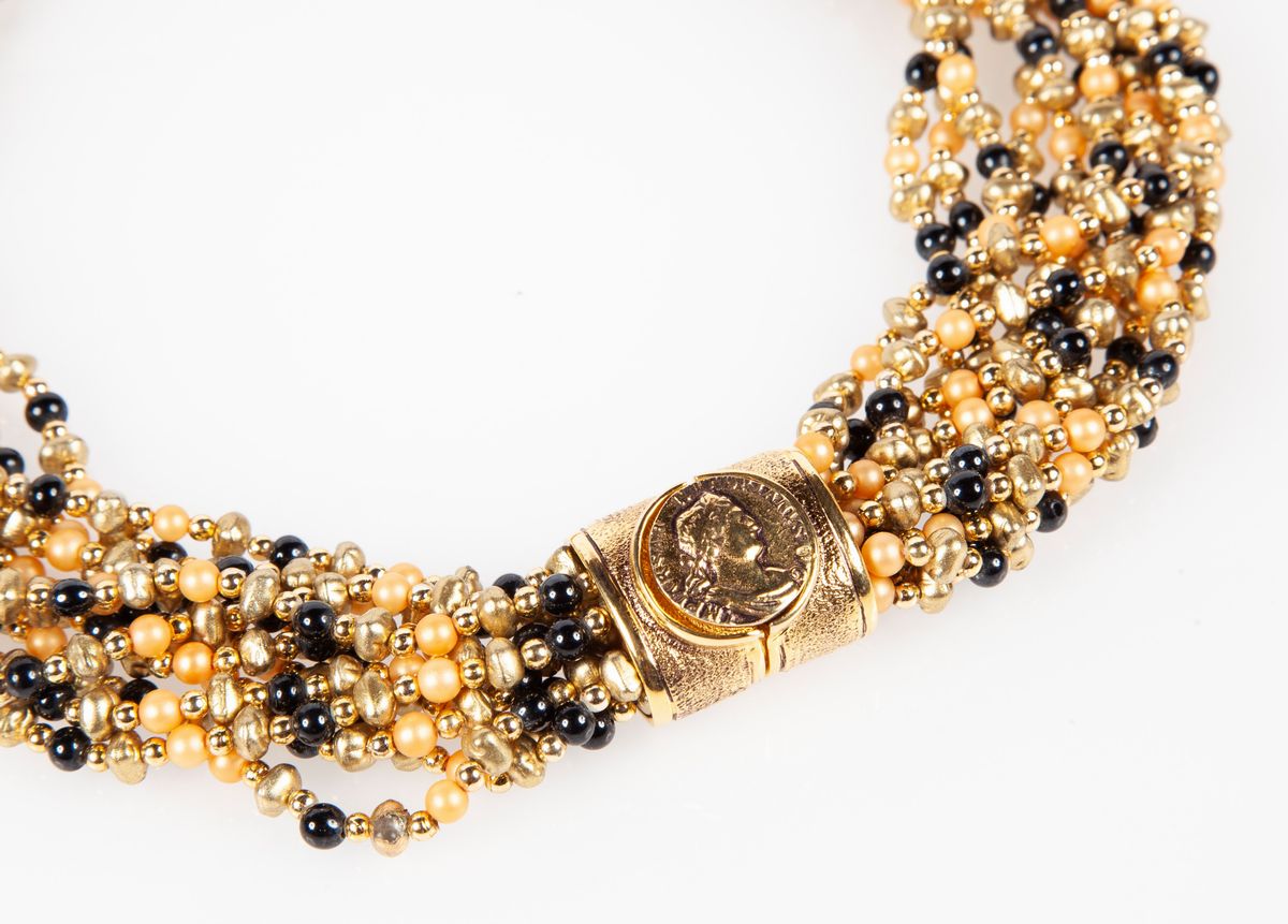 Collana a Undici Fili con Chiusura Tipo Moneta