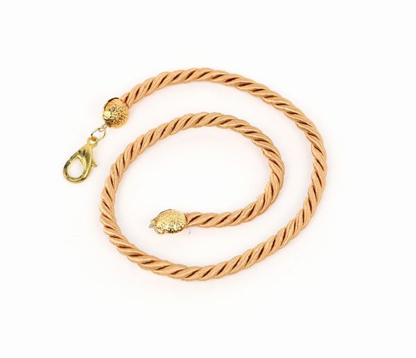 Collana con treccia di seta