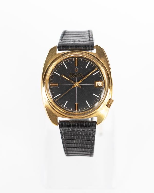 Bulova Accutron - Orologio da polso elettromeccanico da uomo in metallo placcato oro e fondello in acciaio. Con calendario