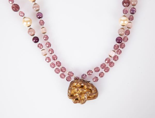 Collana in pietre dure, simil perle, chiusura in metallo dorato