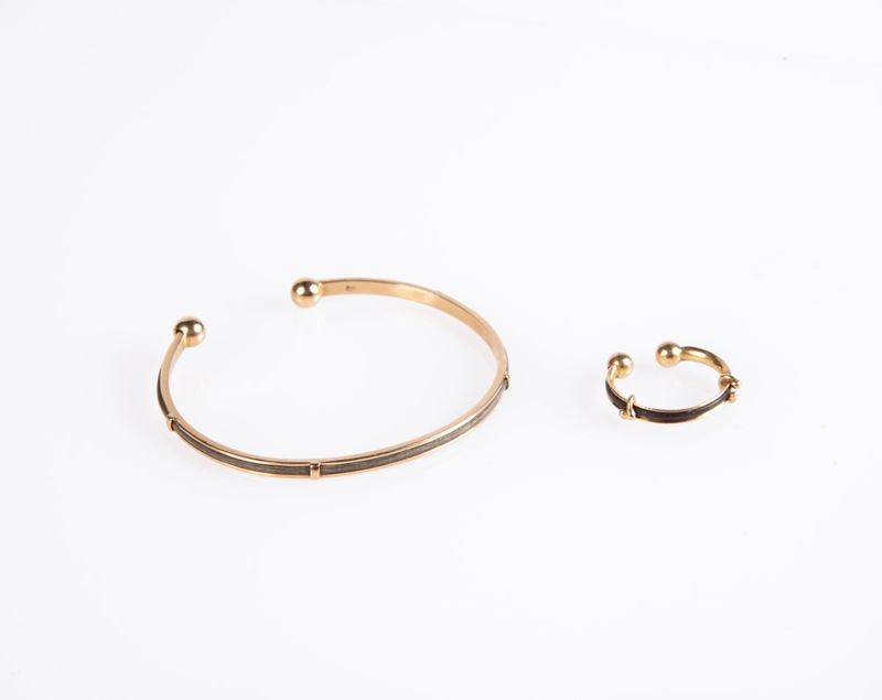 Parure di Bracciale e Anello in Oro e Caucciù