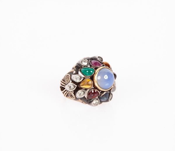 Anello in metallo e pietre dure 