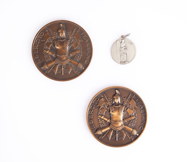 Lotto di tre medaglie: Medaglia in argento 800/000 50° Anniversario Raid Roma-Tokyo 1970; 2 medaglie in bronzo dell'esercito italiano