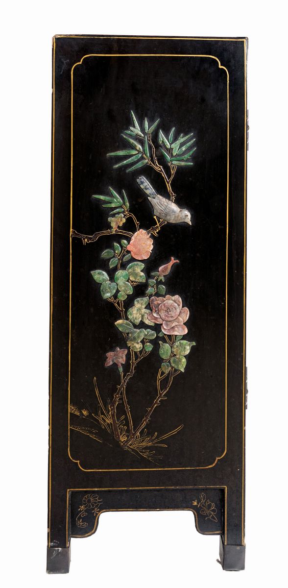 Coppia di Piccoli Mobili in Legno Ebanizzato Decorati da Applicazioni in Pietre Dure, Cina, Prima...
