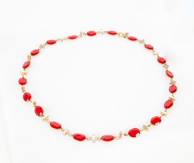 Collana in Metallo Dorato e Bachelite Rossa