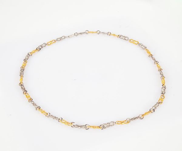 Collana lunga in metallo e metallo dorato
