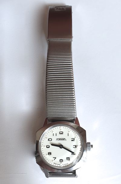 Raketa - Orologio da Polso a Carica Manuale da Uomo in Acciaio con Bracciale; Pobeda - Orologio d...
