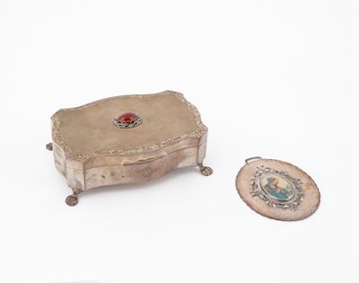 Cofanetto Portagioie in Argento con Corniola Unito a Medaglione con Miniatura