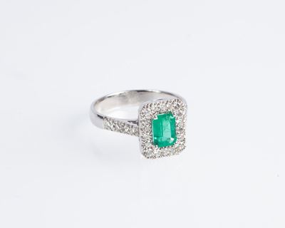 Anello in Oro , Smeraldo e Brillanti