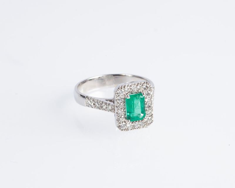 Anello in Oro , Smeraldo e Brillanti