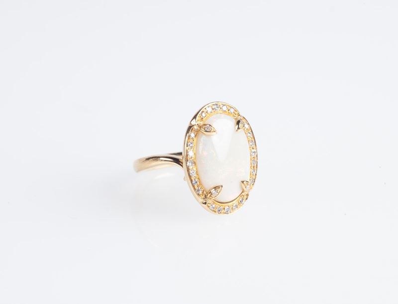 Anello in Oro Opale e Brillanti