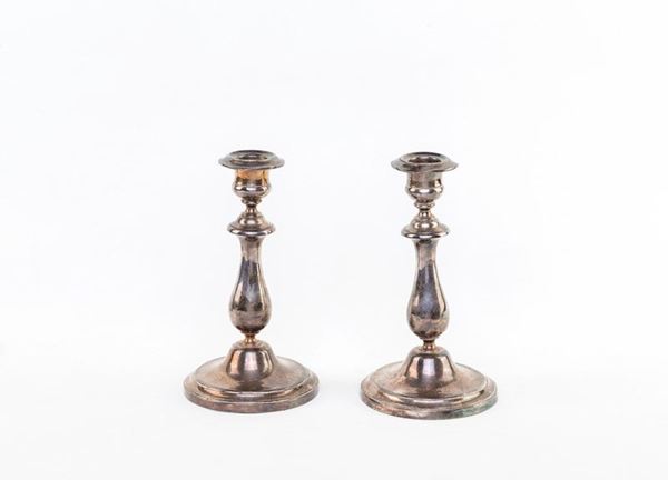 DUE CANDELABRI IN ARGENTO