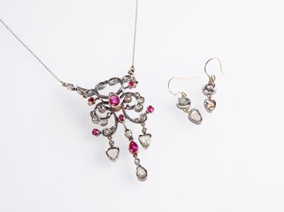 Parure di Collana e Orecchini in Oro, Argento, Diamanti e Rubini