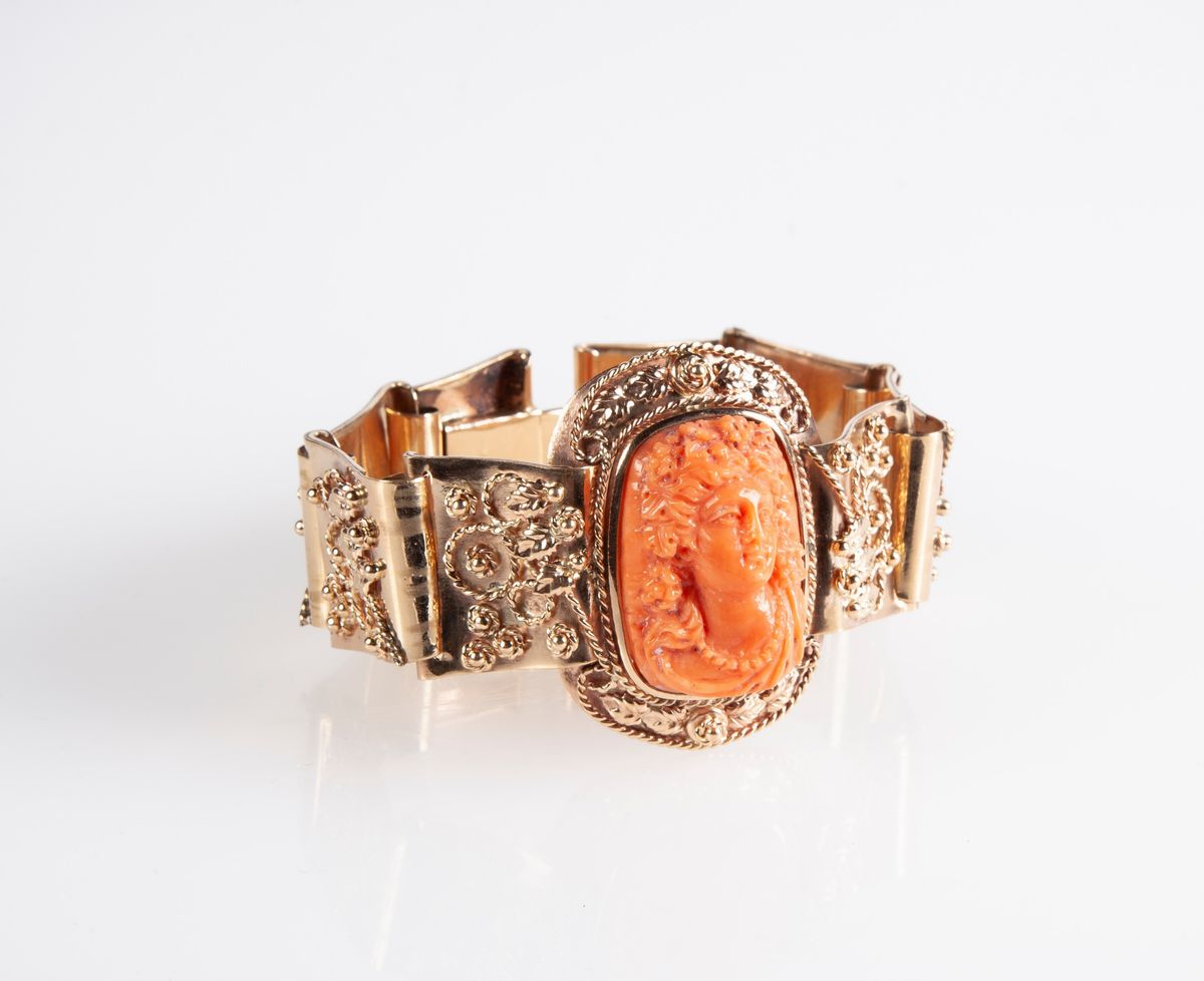 Bracciale in Oro e Cammeo in Corallo