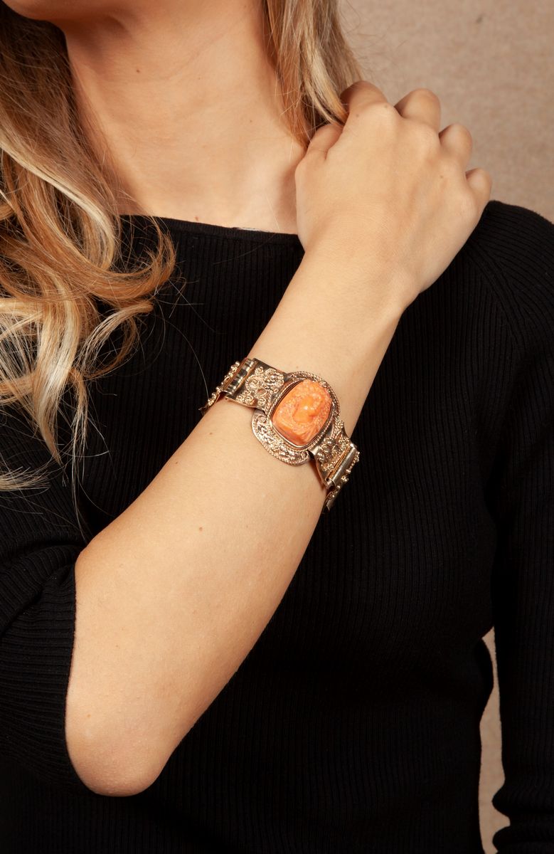 Bracciale in Oro e Cammeo in Corallo