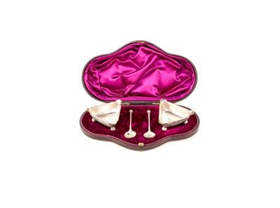 Due Saliere in Argento Triangolare Entro Scatola in Pelle