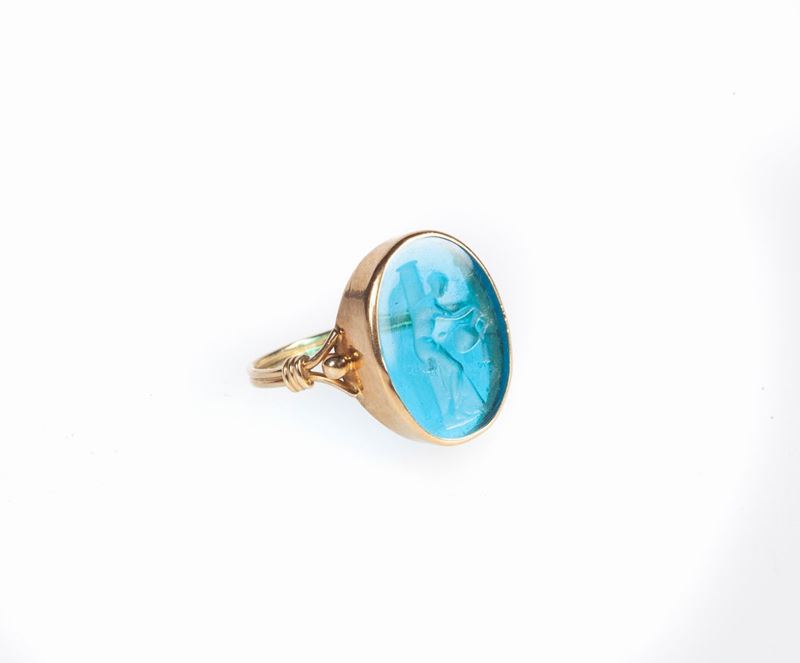 Anello in Oro e Pasta Vitrea Antica Incisa