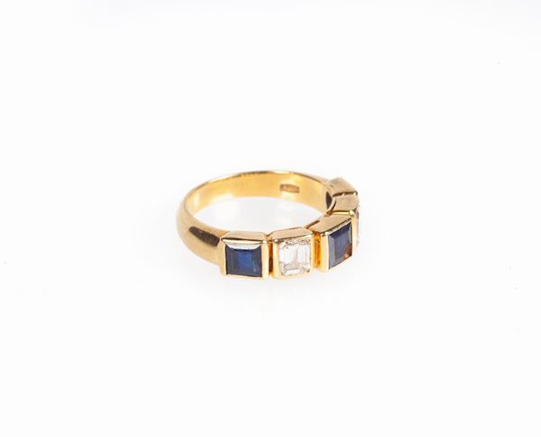 Anello in oro, diamanti e zaffiri