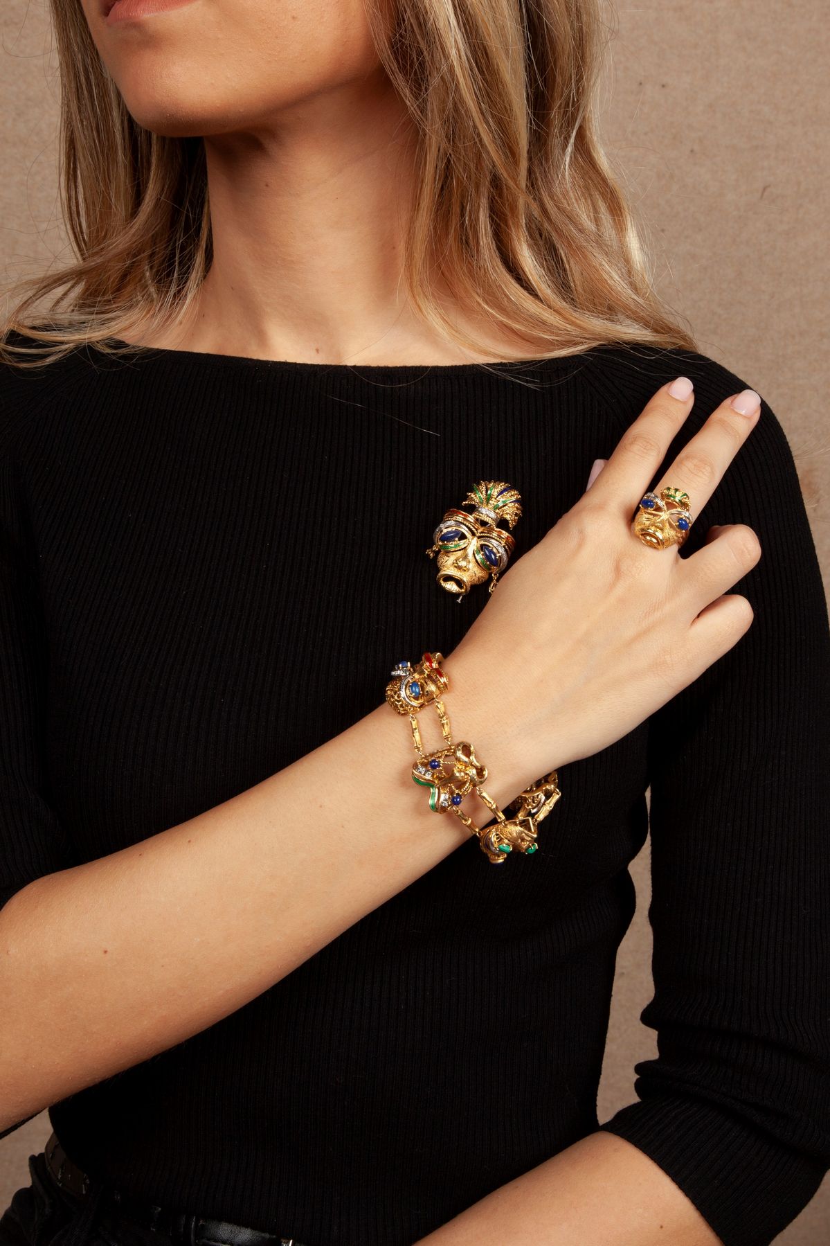 Parure Spilla e Anello in Oro Smalti e Pietre