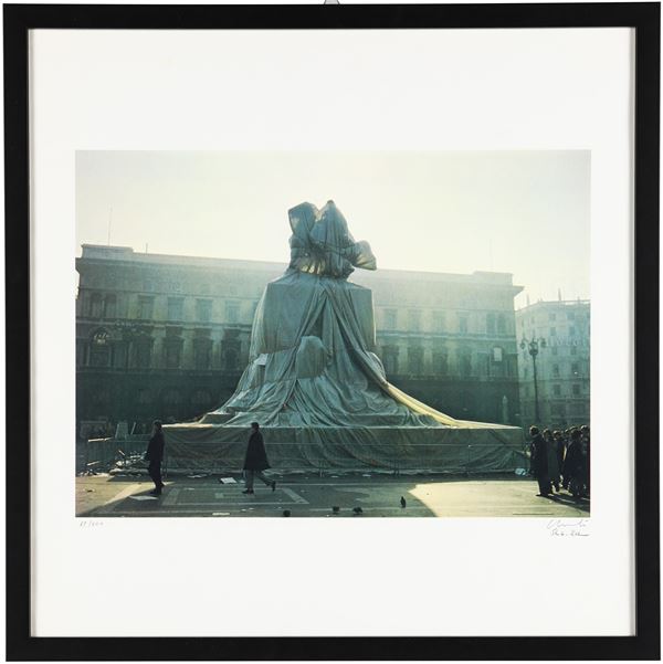 Christo - Wrapped Monumento to Vittorio Emanuele, Piazza del Duomo, Milano 1970
