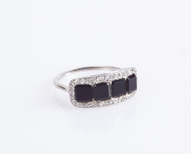 Anello Anni '30 in Oro, Onice e Diamanti