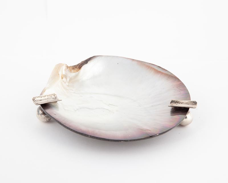 Grande Posacenere in Conchiglia con 2 Posa Sigarette e 2 Piedini in Argento 925/000