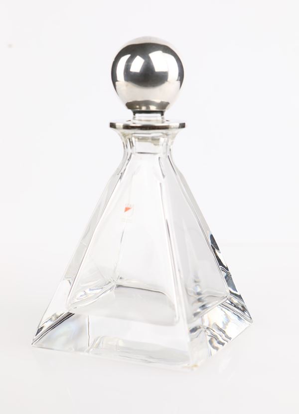 Bottiglia da liquore piramidale in cristallo con tappo rivestito in argento, Colle, Made in Italy