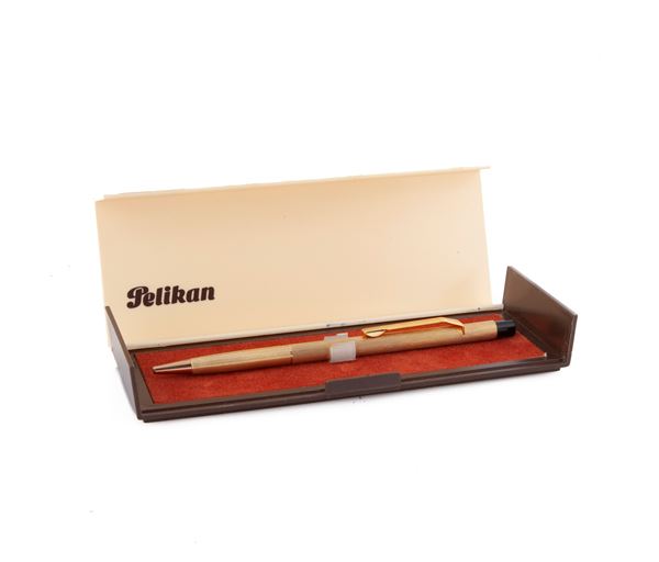 Pelikan - Penna a sfera in metallo dorato satinato