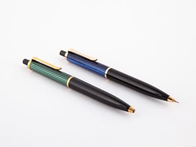 Pelikan - Penna a Sfera in Celluloide Nera e Verde e Portamine in Celluloide Nera e Blu con Parti...
