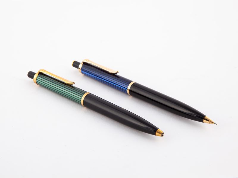 Pelikan - Penna a Sfera in Celluloide Nera e Verde e Portamine in Celluloide Nera e Blu con Parti...