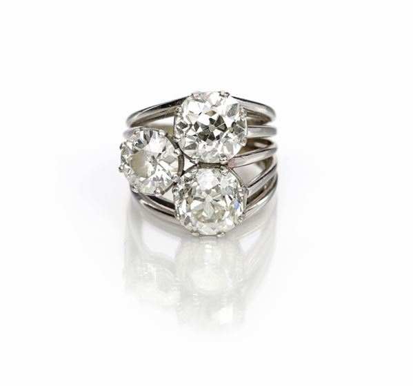 Anello in oro e tre diamanti