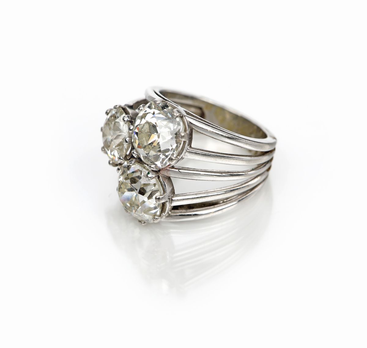 Anello in Oro e Tre Diamanti