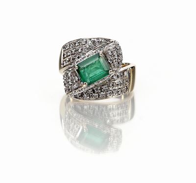 Anello in Oro Bianco Smeraldo e Diamanti