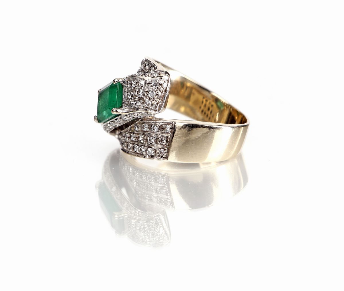 Anello in Oro Bianco Smeraldo e Diamanti
