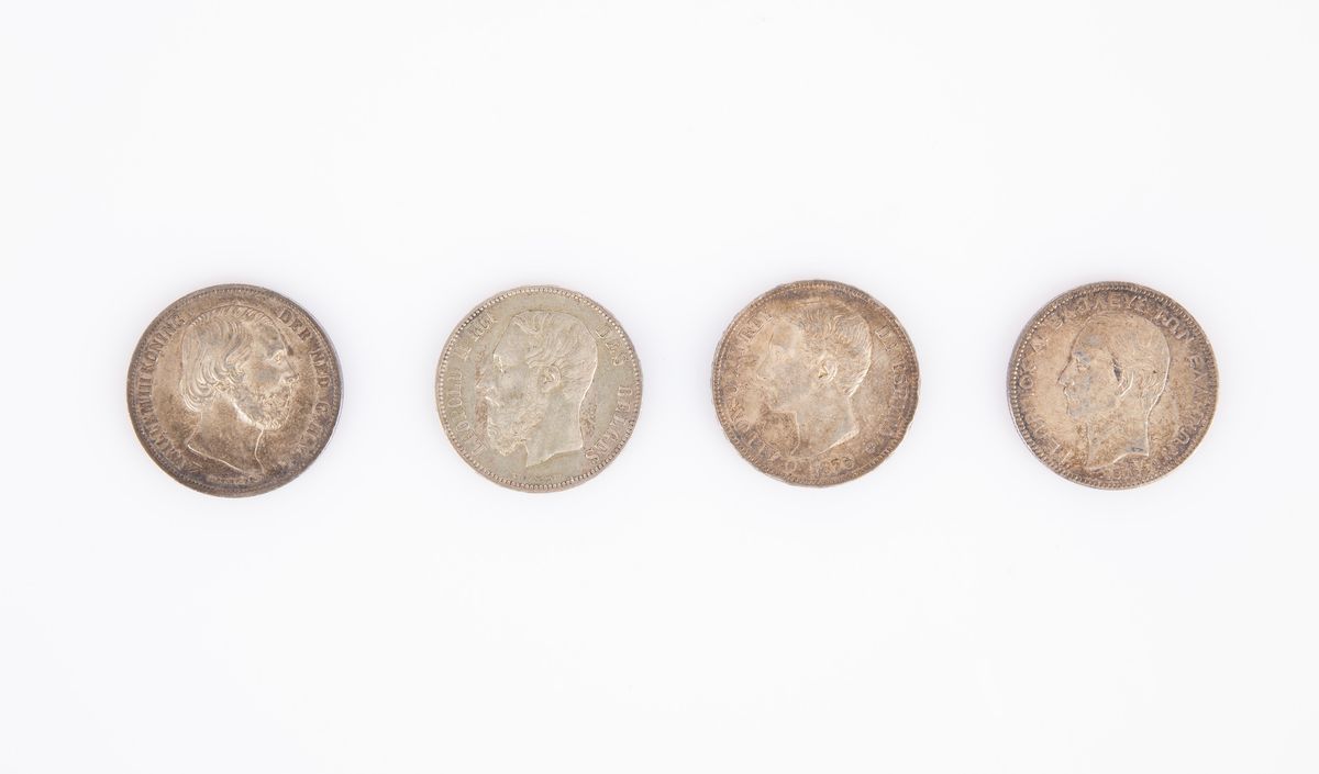 4 Monete da 5 Pesetas Spagna 1875, 5 Franchi Belgio 1873, 2,5 Gulden Paesi Bassi 1852, 5 Dracme G...