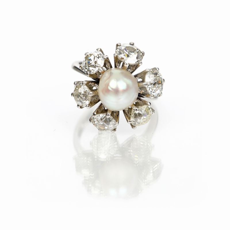 Anello con Perla Naturale e Diamanti.