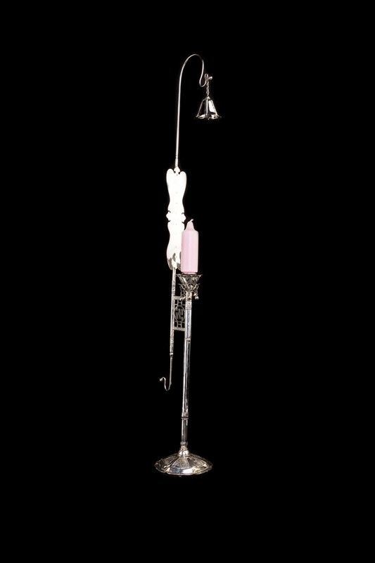 IMPORTANTE CANDELABRO IN ARGENTO. DINASTIA QING