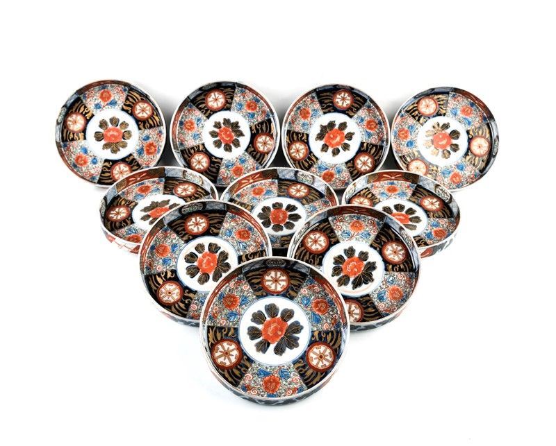 Dieci Piatti in Ceramica Imari