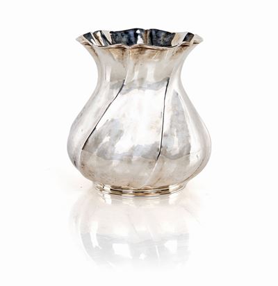 Vaso Ad Anfora in Argento Lavorazione a Torchon