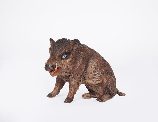 Cinghiale seduto in metallo smaltato